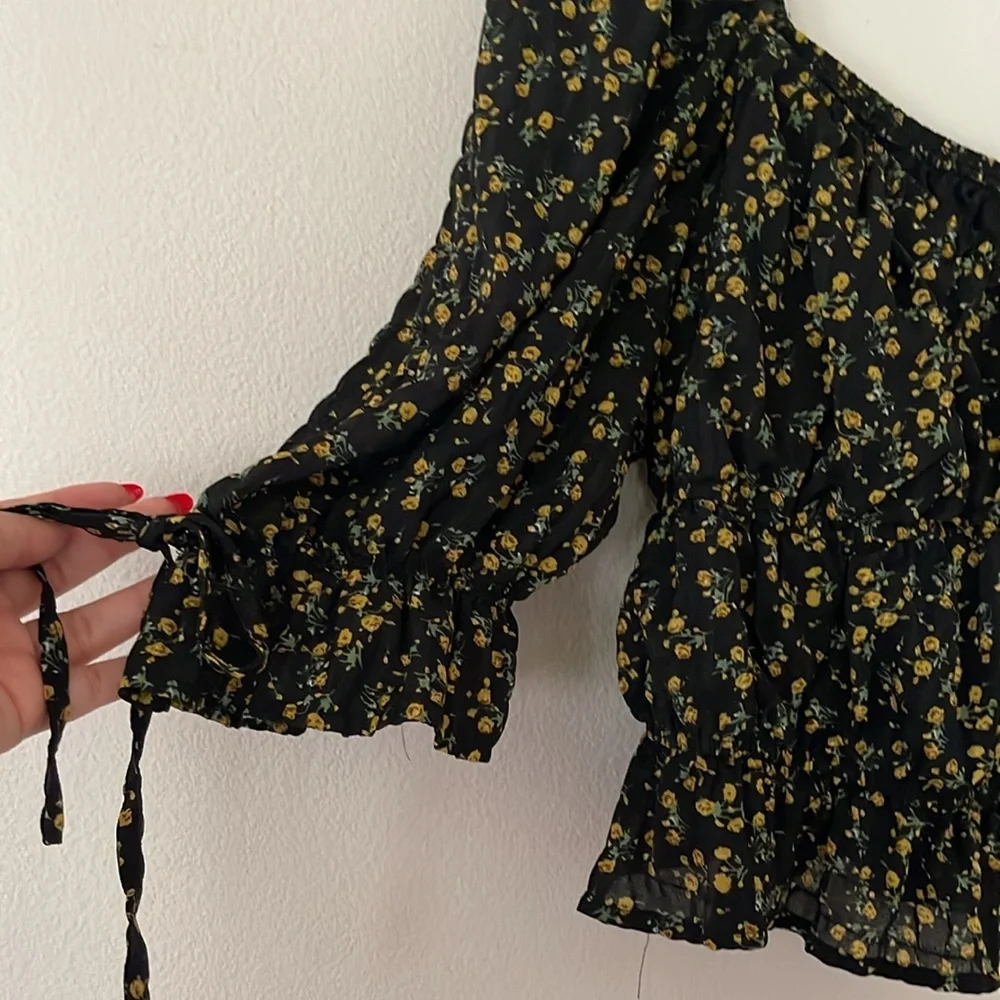 Floral Black Ruched Crop Women's Top Size 18 - Picture 9 of 9